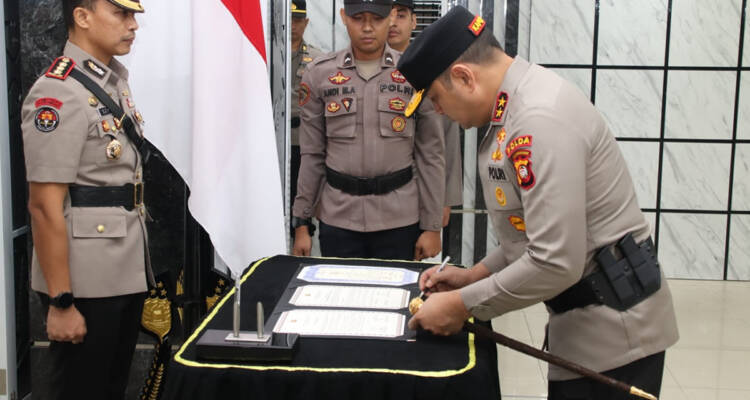 rotasi pejabat utama Polda Kalbar, sertijab Polri Kalimantan Barat, promosi pejabat Polri, Kapolda Kalbar Pipit Rismanto, pejabat baru Polri Kalbar