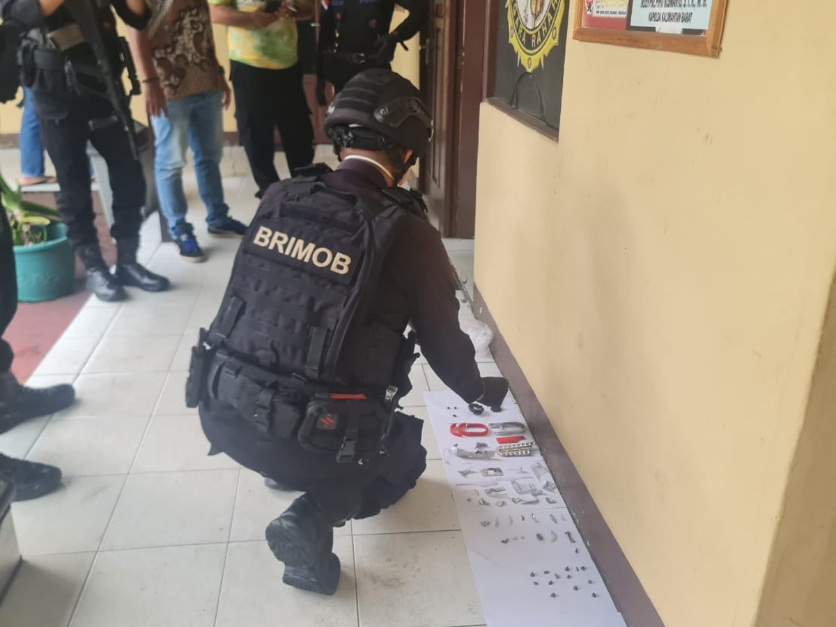 ledakan benda asing Pontianak, ledakan Siantan Hulu, korban ledakan benda asing, benda mirip senter meledak, insiden ledakan Pontianak Utara