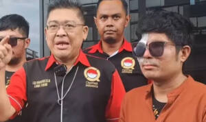 Potret pengacara Alvin Lim saat mendampingi kliennya Agus Salim alias Agus Sedih