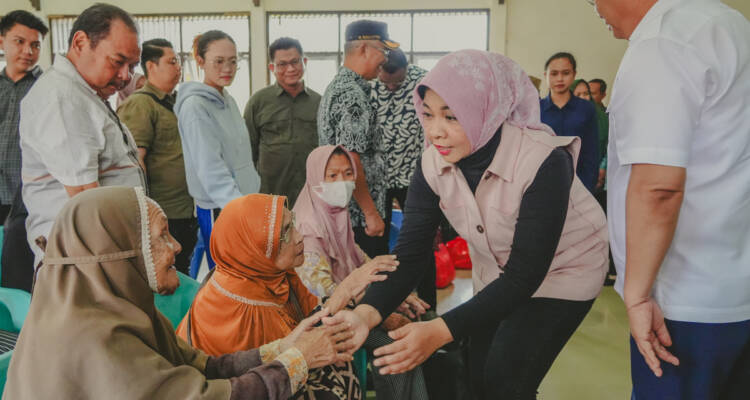 Windy Prihastari, Sekretaris Kelurahan Kuala, Singkawang, Pj Ketua TP-PKK Kalbar, bantuan sembako, perjalanan karier, Pj Gubernur Harisson, Kelurahan Kuala