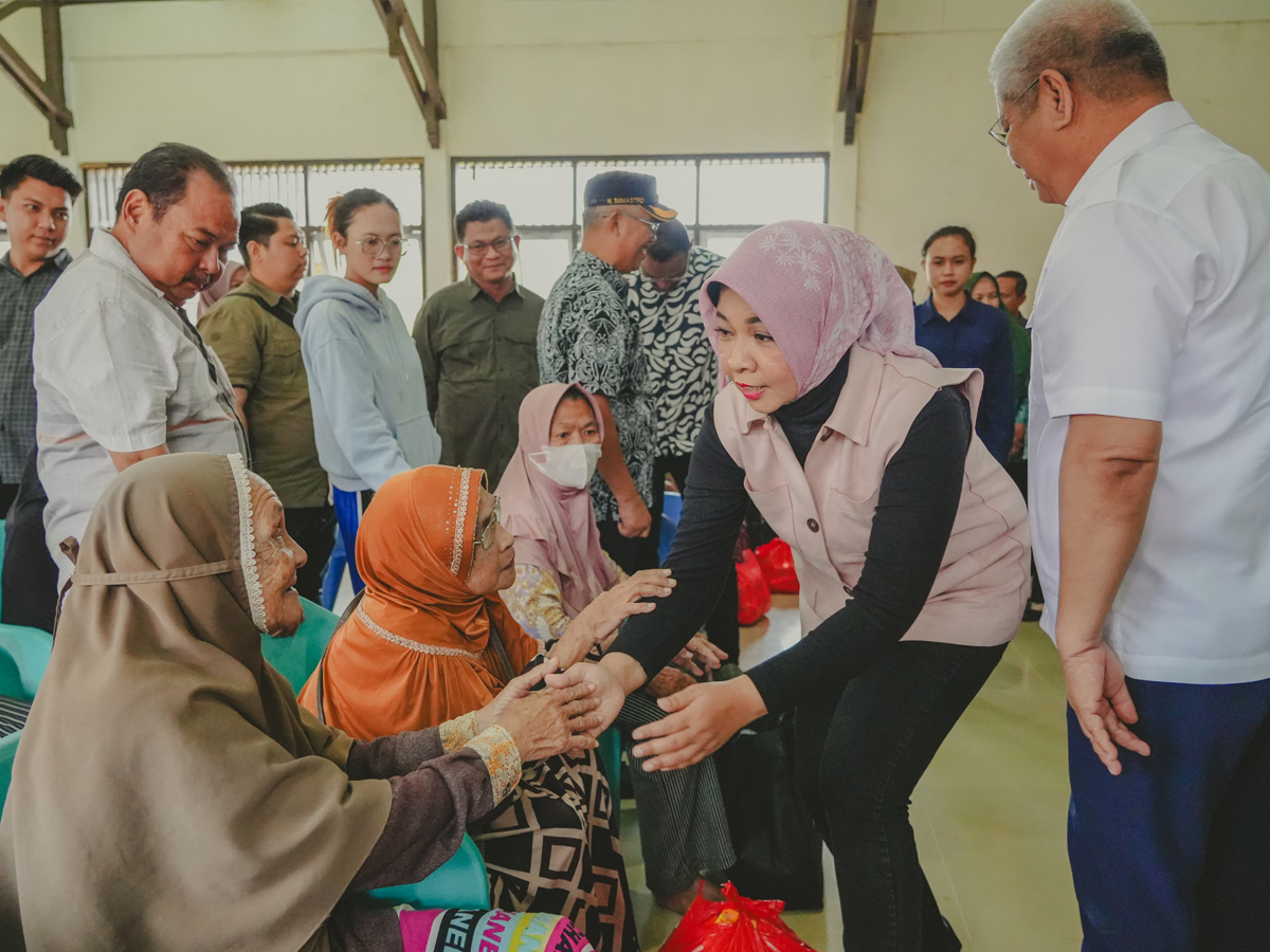 Windy Prihastari, Sekretaris Kelurahan Kuala, Singkawang, Pj Ketua TP-PKK Kalbar, bantuan sembako, perjalanan karier, Pj Gubernur Harisson, Kelurahan Kuala