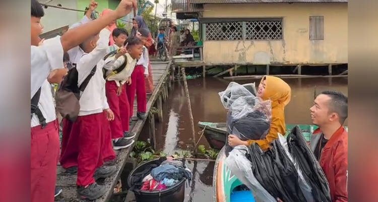 Kadisdikbud Kalbar, Disdikbud Kalbar, Rita Hastarita, Tas sekolah baru, Rumah Zakat Kalbar, Bantuan Tas Sekolah Kalbar