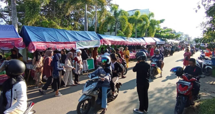 pasar juadah, takjil Ramadhan, berburu takjil, kuliner Ramadhan, pasar juadah di Ketapang, jajanan khas Ramadhan di Ketapang, lokasi pasar takjil di Ketapang, kue cencorong dan bingke berendam khas Ramadhan, puasa Ramadhan 1446 Hijriah