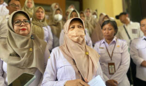 Guru SMAN 9 Pontianak, laporan pencemaran nama baik, Riezky Kabah, kasus pencemaran nama baik, Polda Kalbar, Guru SMAN 9 Pontianak laporkan Riezky Kabah ke Polda Kalbar, kasus pencemaran nama baik oleh Tiktokers Riezky Kabah, klarifikasi guru SMAN 9 Pontianak atas tuduhan perundungan, sekolah laporkan pencemaran nama baik ke polisi