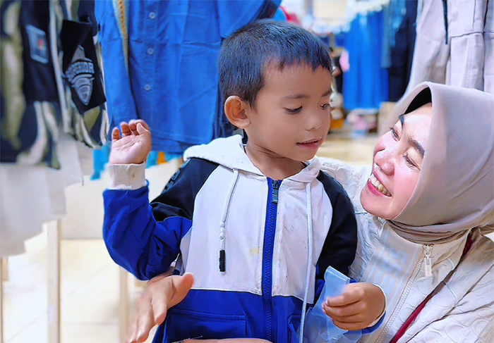 Berbagi Ramadhan, Rita Hastarita, baju Lebaran untuk anak yatim, donasi anak kurang mampu, kepedulian sosial Kalbar, kebaikan Ramadhan, bantuan pakaian Lebaran