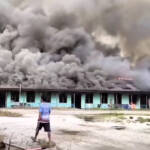 kebakaran rumah betang, rumah betang Kapuas Hulu terbakar, kebakaran Kapuas Hulu, kebakaran di Badau, penyebab kebakaran rumah betang