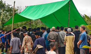 pengeroyokan remaja Sambas, kasus pengeroyokan Kalbar, remaja tewas dikeroyok, perkelahian pemuda di Sambas, korban pengeroyokan di jembatan, kriminalitas Kalbar, Jembatan Sungai Sambas Besar