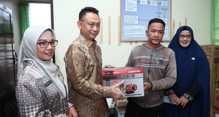 bantuan usaha kecil, alat cuci motor, UMKM Pontianak, program Antasena, bantuan sosial, Pemkot Pontianak, usaha cuci motor