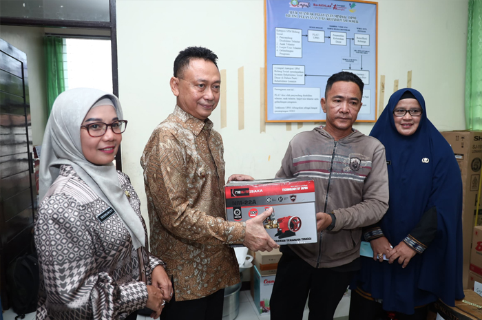 bantuan usaha kecil, alat cuci motor, UMKM Pontianak, program Antasena, bantuan sosial, Pemkot Pontianak, usaha cuci motor