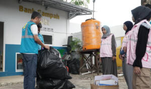 Hari Bumi, PLN Kalselteng, Srikandi PLN, aksi lingkungan, pilah sampah, PLN UP2B Kalselteng, PLN UIP3B Kalimantan