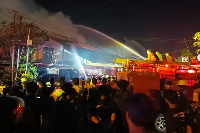 kebakaran, Pontianak Barat, gangguan jiwa, rumah terbakar, kebakaran rumah di Pontianak Barat, pria gangguan jiwa bakar rumah