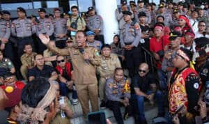program transmigrasi Prabowo, penolakan transmigrasi Kalbar, Krisantus Kurniawan tolak transmigrasi, transmigrasi nasional 2025, program Trans Tuntas, DPRD Kalbar, Aliansi Kalimantan Barat, transmigrasi ke Kalimantan, RPJMN 2025–2029, transmigrasi lokal, Transmigrasi Gotong Royong, Menteri AHY, Ria Norsan, transmigran ke Kalbar