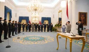 Prabowo Lantik Komisi Percepatan Reformasi Polri di Istana Negara Prabowo Subianto lantik komisi, reformasi Polri, Komisi Percepatan Reformasi Polri, pelantikan Istana Negara, Jimly Asshiddiqie Polri, Keppres 122/P 2025